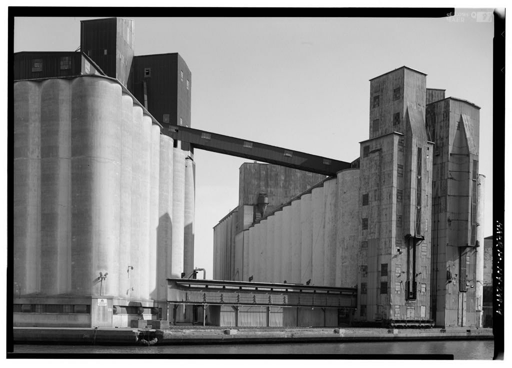 NY-249-4 Same view as NY-249-3, closer to elevators. Perot on left, American on right. Jet Lowe, Photographer, Summer 1994.